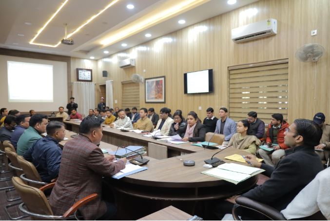  शहर को लम्बे समय तक नही रख सकते अस्तव्यस्त समयबद्धता का रखे ध्यानःडीएम 