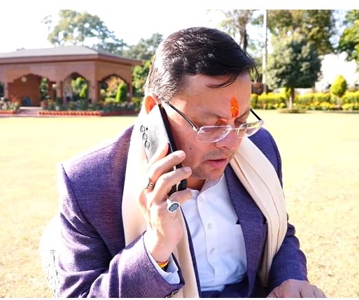 मुख्यमंत्री पुष्कर सिंह धामी ने भालू हमले के पीड़ितों से की बातचीत, साहसी छात्राओं दिव्या व दीपिका की बहादुरी को बताया गर्व का विषय