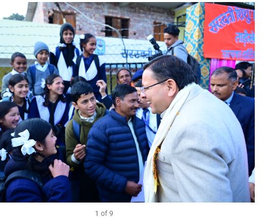 मुख्यमंत्री पुष्कर सिंह धामी ने आज सरस्वती शिशु मंदिर, ताड़ीखेत में अध्ययनरत स्कूली बच्चों से आत्मीय संवाद किया।