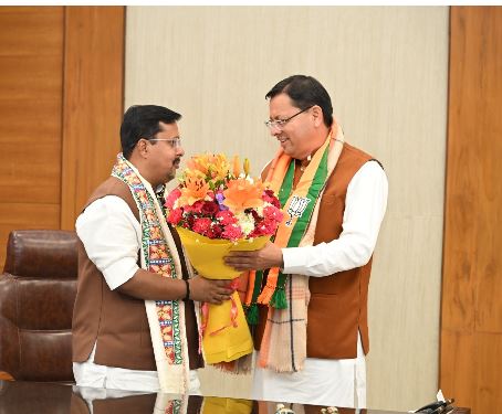 मुख्यमंत्री पुष्कर सिंह धामी ने नव निर्वाचित राष्ट्रीय अध्यक्ष श्री नितिन नबीन से भेंट कर उन्हें बधाई एवं शुभकामनाएं दी ।