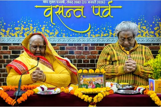 शांतिकुंज से अखंड दीपक पावन गुरुसत्ता की चरण पादुका के साथ बैरागी द्वीप पहुँचा