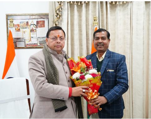 मुख्यमंत्री पुष्कर सिंह धामी से मुख्यमंत्री आवास पर रानीपुर (हरिद्वार) विधानसभा क्षेत्र से विधायक श्री आदेश चौहान ने भेंट की।