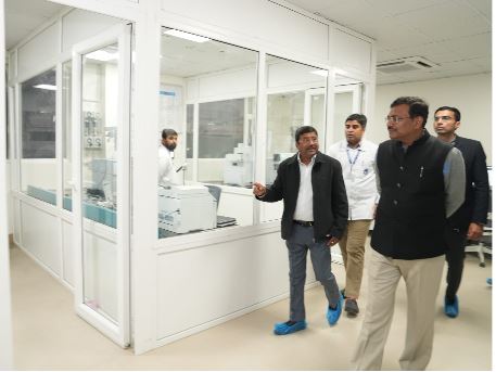 मुख्य सचिव आनन्द बर्द्धन ने देहरादून जनपद में कौशल विकास एवं सेवायोजन विभाग के अंतर्गत स्किल हब सहसपुर का दौरा किया।