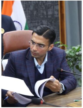 डीएम सविन बसंल ने पुत्र के विरुद्ध आरसी जारी कर धनराशि दिलाने के दिए निर्देश