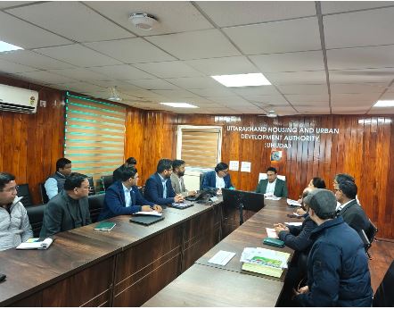 मुख्यमंत्री पुष्कर सिंह धामी के विज़न को गति, आवास एवं नगर विकास योजनाओं में पारदर्शिता, तकनीकी नवाचार और समयबद्ध क्रियान्वयन पर सख्ती