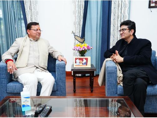 मुख्यमंत्री पुष्कर सिंह धामी से आज प्रख्यात लेखक, कवि एवं गीतकार श्री प्रसून जोशी ने शिष्टाचार भेंट की।