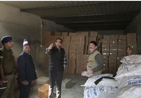 डीएम सविन बंसल की जिला देहरादून के आंगनवाड़ी केंद्रों को सामग्री आपूर्तिकर्ता गोदाम पर औचक निरीक्षण 