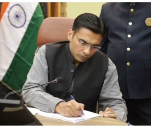 जिलाधिकारी सविन बंसल की अध्यक्षता में आज कलेक्ट्रेट स्थित ऋषिपर्णा सभागार में जनता दर्शन कार्यक्रम का आयोजन किया गया।