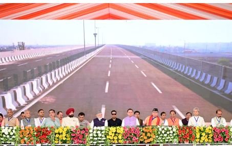 देवभूमि में प्रधानमंत्री का भव्य स्वागत, 12 किमी लंबे रोड शो में बड़ी संख्या में उमड़े लोग