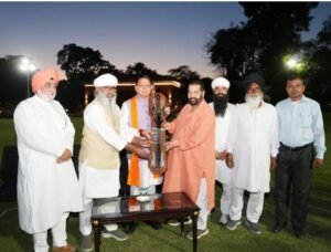 बैसाखी पर सीएम धामी से सिक्ख प्रतिनिधिमंडल की भेंट, सौंपा सरोपा