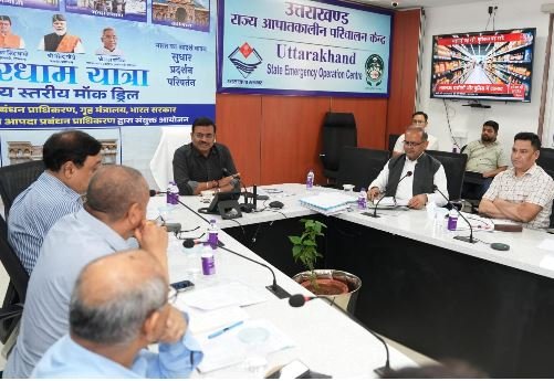 मुख्य सचिव  आनन्द बर्द्धन ने शनिवार को आपदा नियंत्रण कक्ष, आईटी पार्क जाकर चारधाम यात्रा की समीक्षा की।