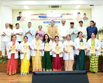 मुख्यमंत्री ने 307 नव नियुक्त अभ्यर्थियों को सौंपे नियुक्ति पत्र