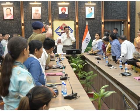 जिलाधिकारी सविन बंसल ने एक-एक राज्य आंदोलनकारी के बारी-बारी से सुने सुझाव; शंका का किया समाधान 
