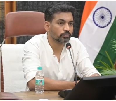 गंगा संरक्षण एवं स्वच्छता कार्यों में लापरवाही बर्दाश्त नहीं, प्रजेंटेशन में ही न ही बल्कि धरातल पर दिखें सकरात्मक परिणामः डीएम