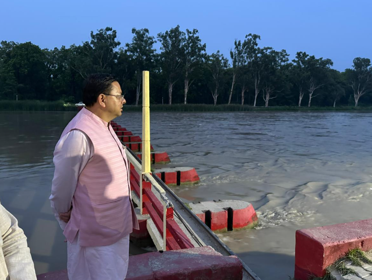 मुख्यमंत्री पुष्कर सिंह धामी ने खटीमा के लोहियाहेड वाटर बाईपास का किया स्थलीय निरीक्षण