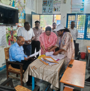आयुक्त गढ़वाल मंडल ने डोईवाला विधानसभा के मतदेय स्थलों का किया निरीक्षण, राजनीतिक दलों के प्रतिनिधियों के साथ की समीक्षा बैठक