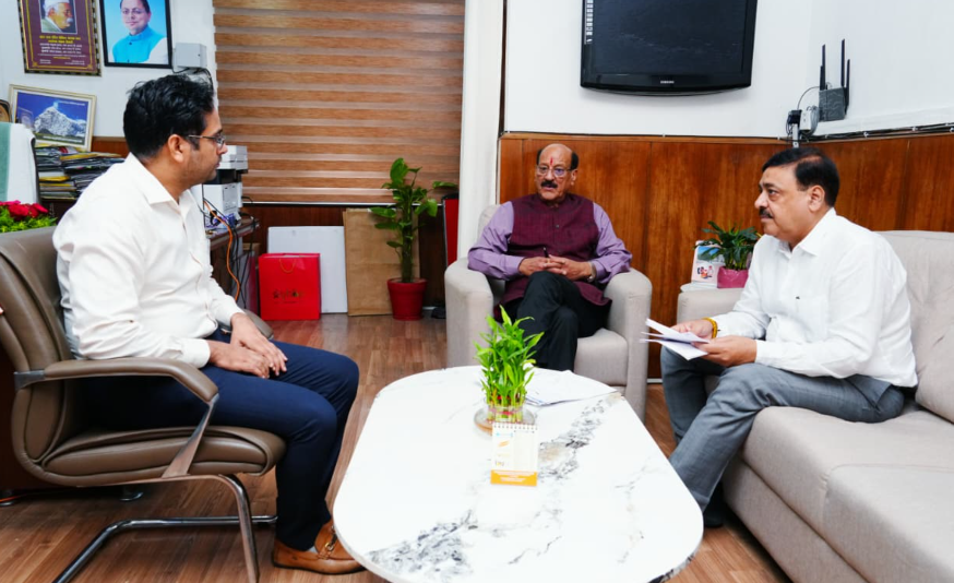 मुख्यमंत्री कैंप कार्यालय स्थित मुख्य सेवक सदन में विभिन्न क्षेत्रों से आए लोगों की सुनी समस्याएं