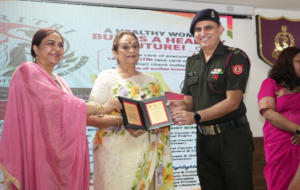 उत्तराखण्ड की प्रथम महिला श्रीमती गुरमीत कौर ने 27वें कारगिल विजय दिवस के उपलक्ष्य में मिलिट्री हॉस्पिटल, देहरादून में आयोजित तीन दिवसीय बहु-विशेषज्ञ महिला स्वास्थ्य शिविर ‘‘धारित्री’’ के समापन समारोह में प्रतिभाग किया।