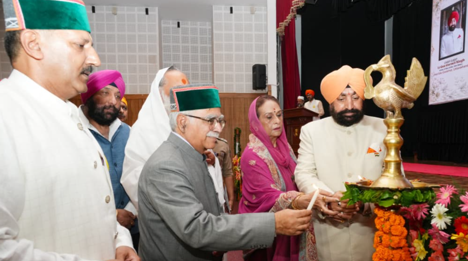 राज्यपाल ने किया श्री गुरु ग्रंथ साहिब के संस्कृत पद्यानुवाद का विमोचन