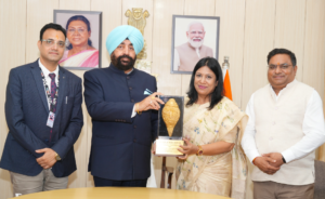 राज्यपाल लेफ्टिनेंट जनरल गुरमीत सिंह (से नि) से विश्वविद्यालय, रुड़की की कुलपति प्रो. (डॉ.) अनुभा सिंह ने शिष्टाचार भेंट की।