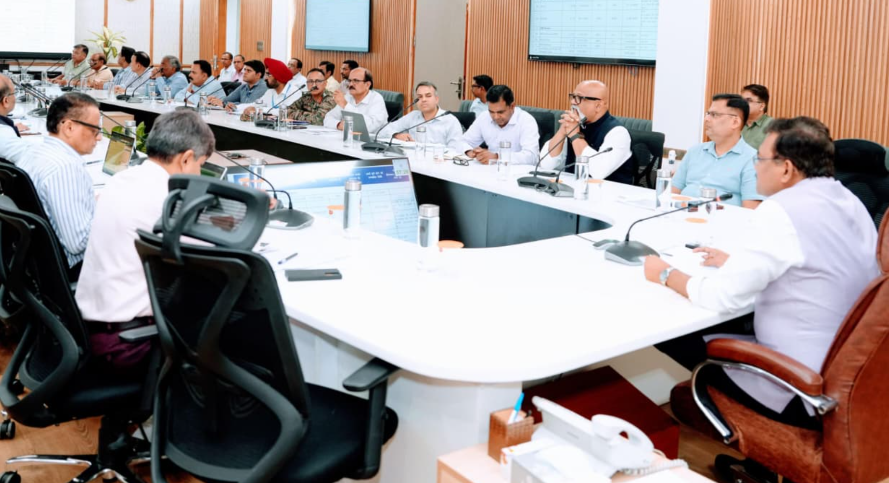 मुख्य सचिव श्री आनन्द बर्द्धन की अध्यक्षता में कौशल विकास एवं रोजगार से संबंधित योजनाओं की समीक्षा बैठक आयोजित की गई।