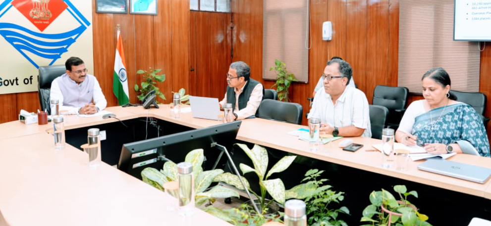 मुख्य सचिव श्री आनन्द बर्द्धन ने सचिवालय में प्रदेश के मेगा प्रोजेक्ट्स की समीक्षा की।