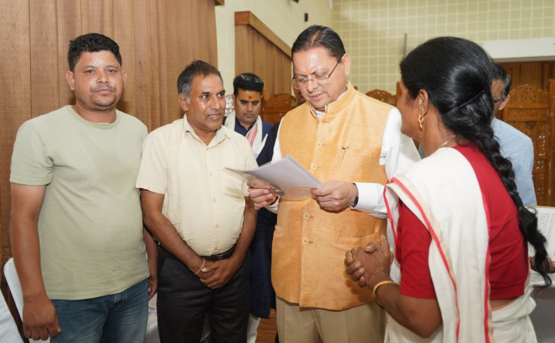 मुख्यमंत्री श्री पुष्कर सिंह धामी से मंगलवार को मुख्यमंत्री आवास स्थित मुख्य सेवक सदन में विधायक पुरोला श्री दुर्गेश्वर लाल ने भेंट की।