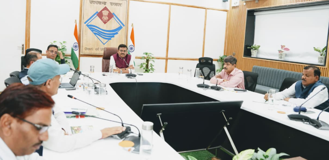 मुख्य सचिव श्री आनन्द बर्द्धन की अध्यक्षता में मंगलवार को सचिवालय में सेब, कीवी, ड्रैगन फ्रूट आदि से उत्पादन सम्बन्धित योजनाओं को लेकर जिलाधिकारियों के साथ वीडियोकॉन्फ्रेंसिंग के माध्यम से बैठक हुई।