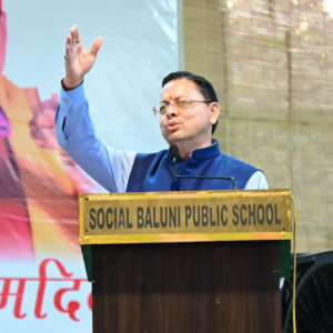मुख्यमंत्री धामी ने लोकगायक नरेंद्र सिंह नेगी के गीतों के अंग्रेजी अनुवाद की पुस्तक का किया विमोचन