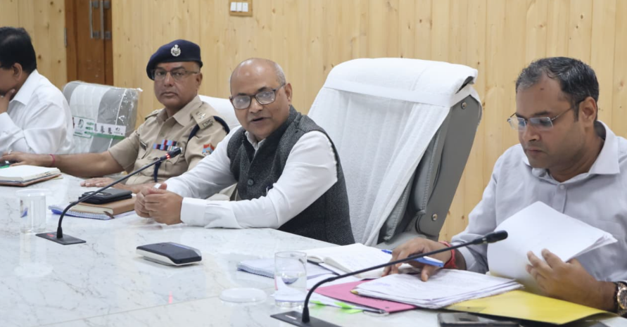 टनल रेस्क्यू में तेजी और बेहतर समन्वय पर जोर, आयुक्त ने श्रमिक हितों की भी ली जानकारी