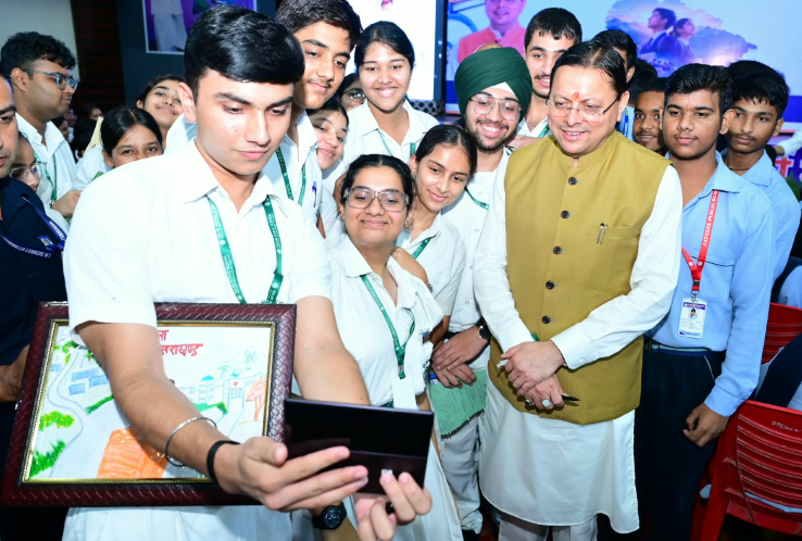 मुख्यमंत्री पुष्कर सिंह धामी ने मेरे सपनों का उत्तराखंड पर विद्यार्थियों से किया संवाद।