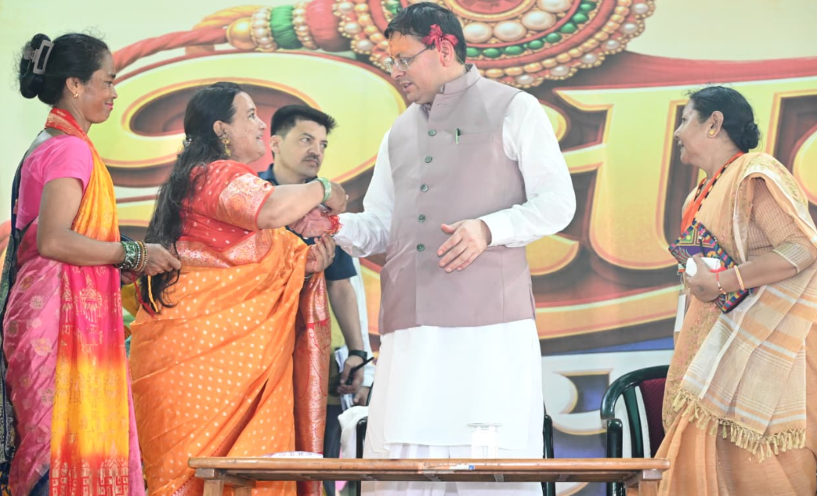 मुख्यमंत्री धामी की बड़ी घोषणा: अब 60 वर्ष की आयु से महिलाओं को रोडवेज बसों में मिलेगा मुफ्त सफर