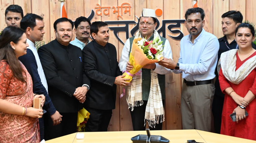 मुख्यमंत्री श्री पुष्कर सिंह धामी के जन्मदिवस पर मुख्यमंत्री आवास में उमड़ा आत्मीयता का माहौल, मंत्रीगण, अधिकारी-कर्मचारी और जनप्रतिनिधियों ने दी शुभकामनाएं