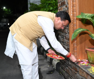 प्रधानमंत्री श्री नरेंद्र मोदी के जन्मदिवस पर मुख्यमंत्री धामी ने जलाया ‘आशीर्वाद का दीया’