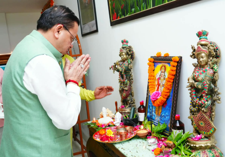 मुख्यमंत्री श्री पुष्कर सिंह धामी ने आयुर्वेद दिवस के अवसर पर भगवान धन्वन्तरि की पूजा-अर्चना कर प्रदेशवासियों के आरोग्य, सुख-समृद्धि एवं खुशहाली की कामना की।