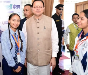 लवप्रीत की संवेदनशील सोच ने छुआ मुख्यमंत्री धामी का दिल, घर पहुंचा टैब