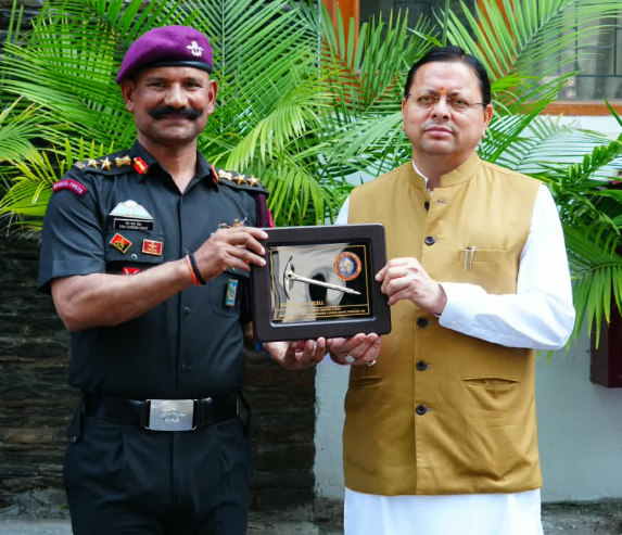 मुख्यमंत्री ने नेहरू पर्वतारोहण संस्थान के सफल पर्वतारोहण अभियानों का किया फ्लैग-इन