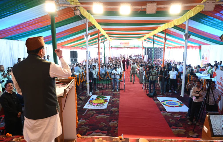 मुख्यमंत्री ने उत्तरकाशी में सेवा ज्योति कलश यात्रा एवं सेवा संकल्प सभा में किया प्रतिभाग