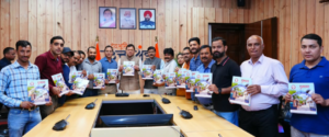 मुख्यमंत्री श्री पुष्कर सिंह धामी ने उत्तराखंड प्रेस क्लब की स्मारिका ‘गुलदस्ता’ का किया विमोचन