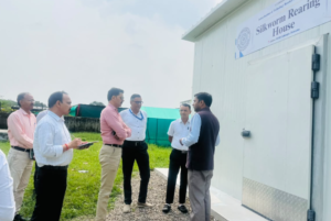 उत्तर प्रदेश के रेशम निदेशक ने देहरादून स्थित केंद्रीय रेशम बोर्ड के अनुसंधान केंद्र का तकनीकी भ्रमण किया