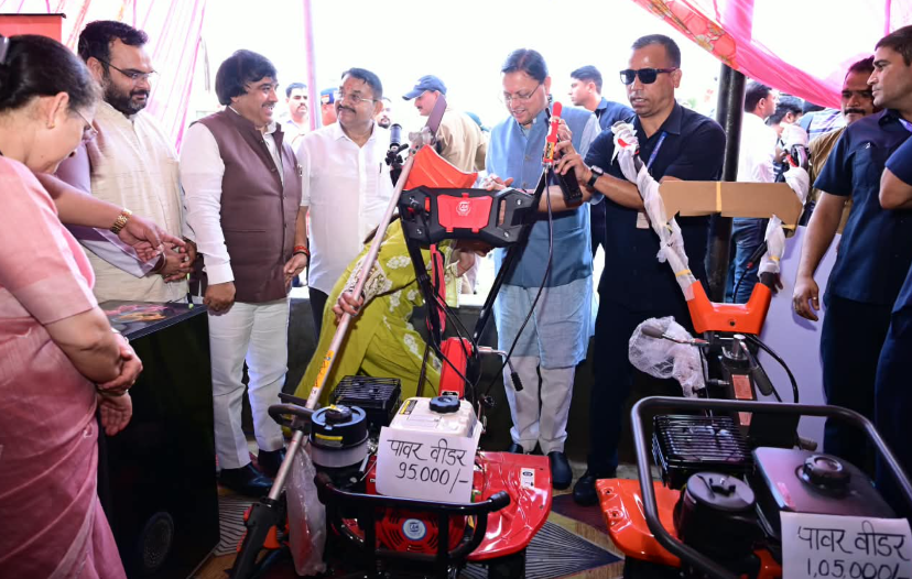 सेवा संकल्प अभियान के तहत देहरादून में आयोजित बहुउद्देशीय शिविर में मुख्यमंत्री ने किया प्रतिभाग, विभागीय स्टॉलों का किया अवलोकन
