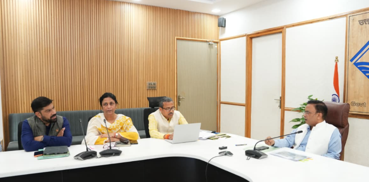 प्रमुख सचिव ने राजाजी नेशनल पार्क एवं फूलों की घाटी राष्ट्रीय पार्क के प्रस्तावित ईको-सेंसेटिव जोन के संबंध में ली बैठक