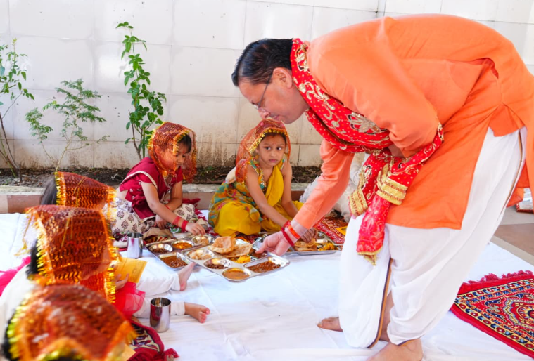 मुख्यमंत्री ने शारदीय नवरात्रि की महानवमी पर किया हवन एवं कन्या पूजन